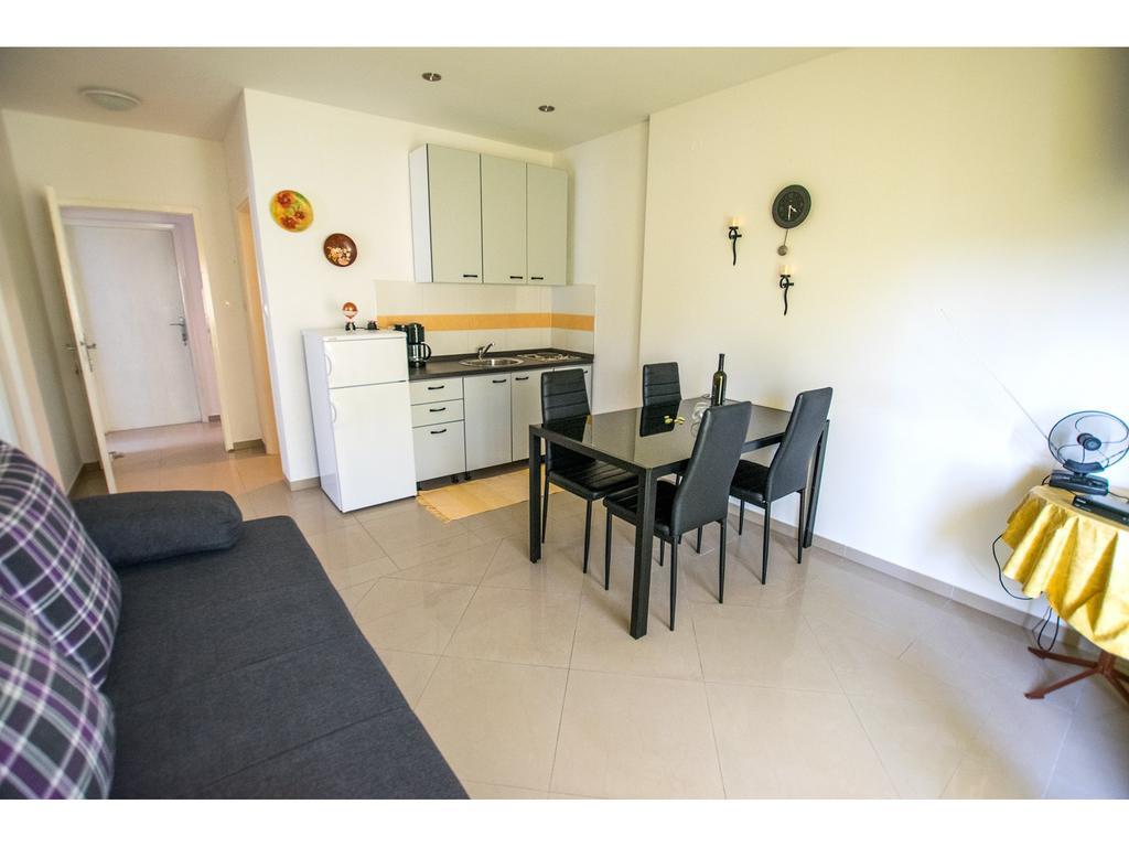 Apartments Troselj Starigrad Paklenica Exterior photo
