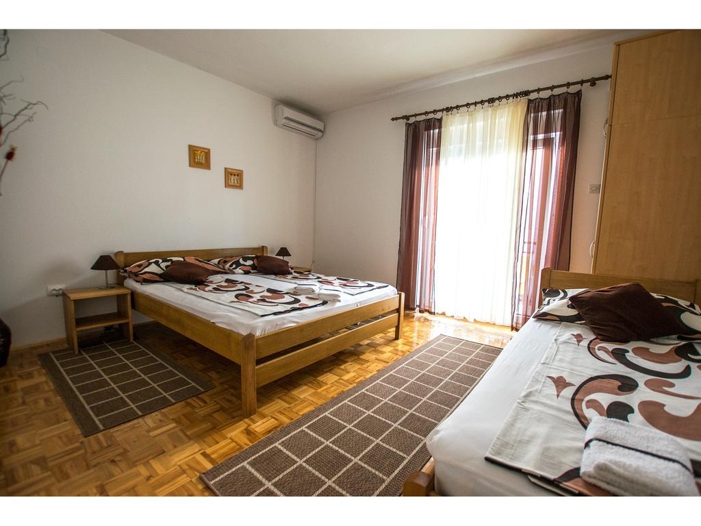Apartments Troselj Starigrad Paklenica Exterior photo